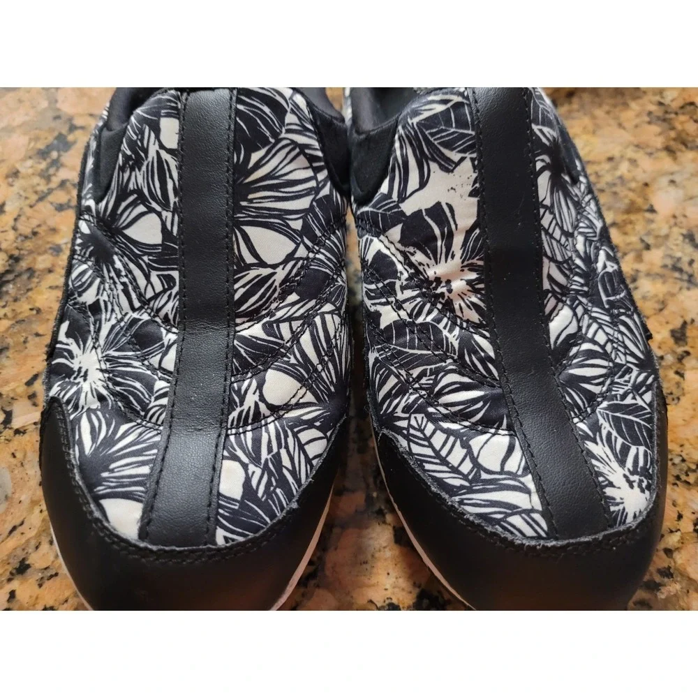 Womans Easy Spirit Travel Time Slip On Size 9 Black and White Floral Casual Boho